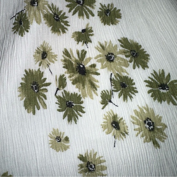 Green Flower Shorts - Picture 4 of 5